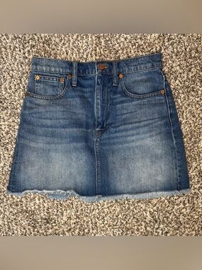 Madewell Denim Mini Skirt Size 27 Blue Jean Frayed Hem Raw Edge Casual